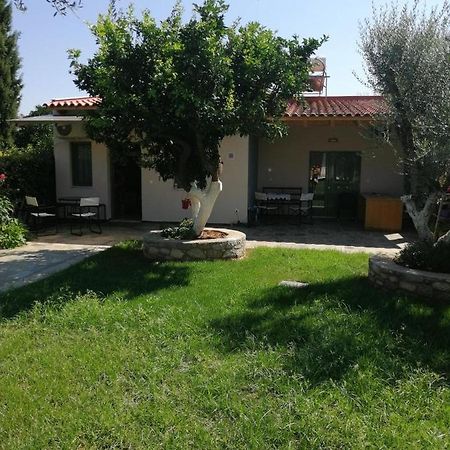 Εξοχική Κατοικία Με Κήπο Στην Άβυθο, Αιγίου Rodhodhafni Bagian luar foto